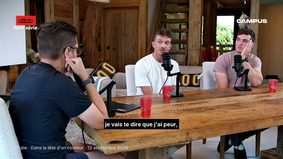 Extrait horizontal 16:9 : image d’origine, sous-titres et mention de la source.